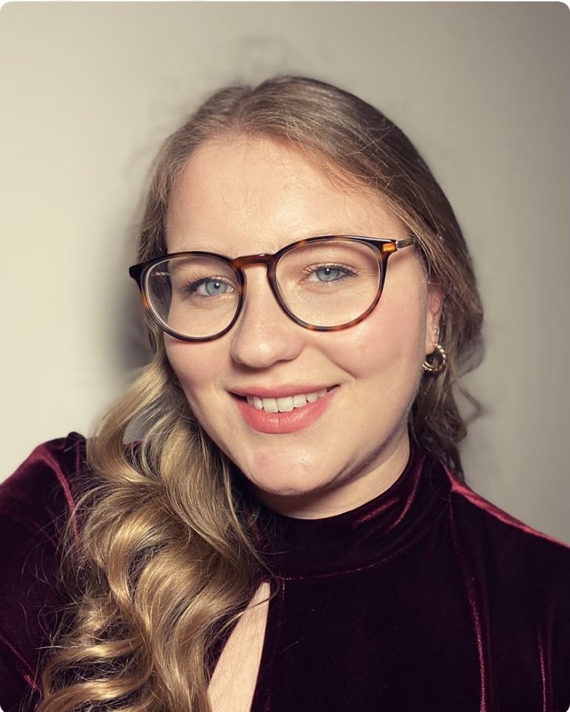 Lily Robson - The Sixteen